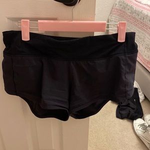 Lululemon Black Speed ups 2.5” Size 6!!